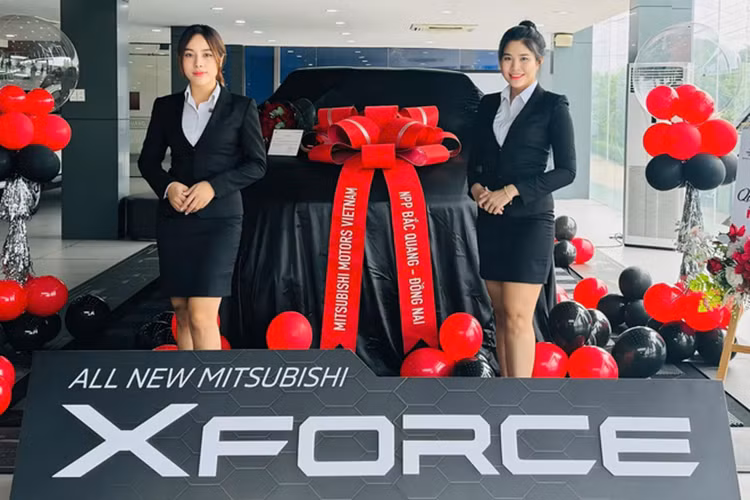 Nếu đăng ký biển số Bắc Giang quê của Đoàn Di Băng, tổng số tiền để lăn bánh chiếc Xforce rơi vào khoảng 778 triệu đồng. Mitsubishi Xforce tại Việt Nam được định vị trong phân khúc CUV/SUV cỡ B, cạnh tranh trực tiếp với các đối thủ như Toyota Corolla Cross, Honda HR-V, Mazda CX-30, Hyundai Creta, Kia Seltos hay MG ZS.