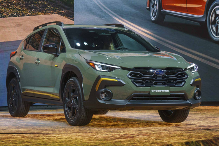 Subaru Crosstrek 2025 sở hữu kích thước dài x rộng x cao lần lượt 4.480 x 1.800 x 1.580 mm, chiều dài cơ sở 2.670 mm và khoảng sáng gầm 220 mm. Crosstrek sở hữu khối động cơ xăng 4 xi-lanh, dung tích 2.0 lít, sản sinh công suất tối đa 154 mã lực và mô-men xoắn cực đại 196 Nm.