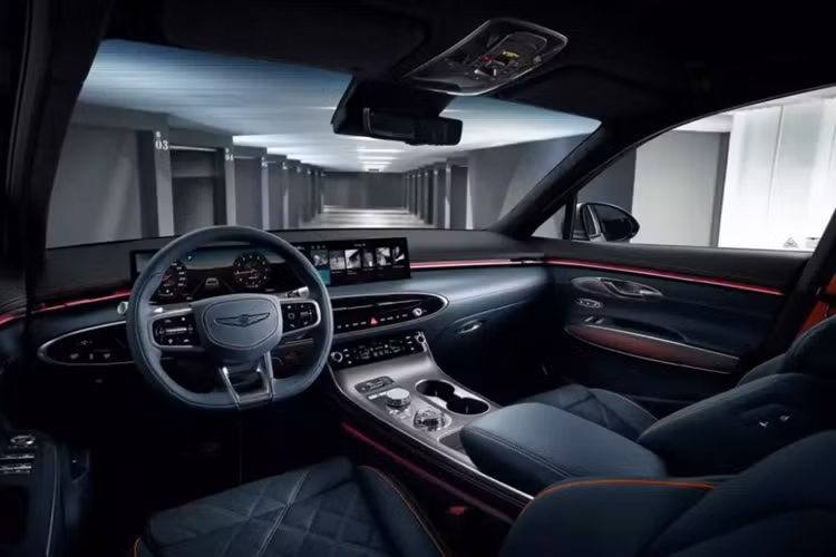 Bên cạnh đó là những tính năng an toàn tiêu chuẩn như hệ thống kiểm soát hành trình thông minh, hỗ trợ lái trên cao tốc, hỗ trợ tránh va chạm phía trước và hỗ trợ giữ làn đường. Hệ thống hỗ trợ tránh va chạm trong điểm mù