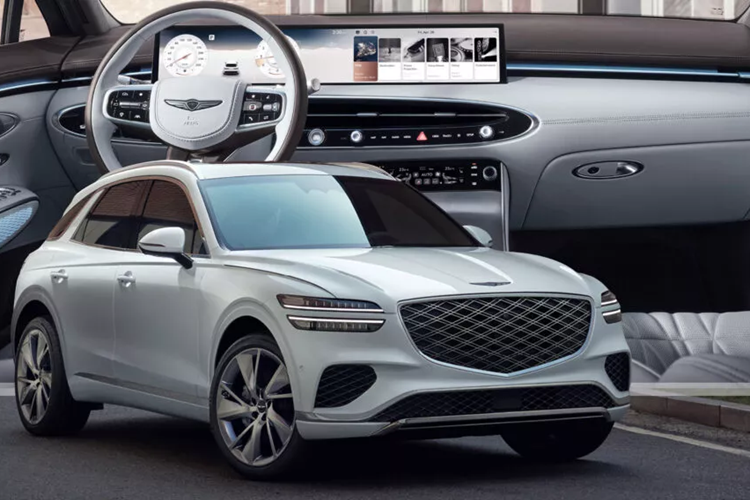 Ở bản Sport, xe sẽ sở hữu lưới tản nhiệt G-Matrix Crest riêng, khe gió cỡ lớn hơn cùng nhiều chi tiết màu tối như vành hợp kim 21 inch, bộ khuếch tán gió sau và đầu ống xả. Trong khi đó, Genesis GV80 2025 được trang bị cản trước mới với hốc gió trung tâm rộng hơn.