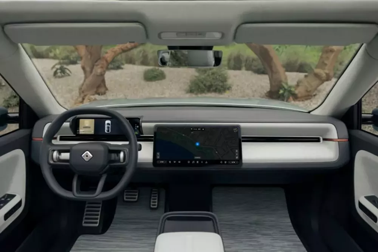 Hãng Rivian hiện chưa công bố kích thước của 2 màn hình này. Ngoài ra, xe còn có cửa sổ trời toàn cảnh Panorama, 2 hộc đựng găng rộng tích hợp vào mặt táp-lô và 2 hàng ghế có thể gập phẳng xuống, tương tự Rivian R2.