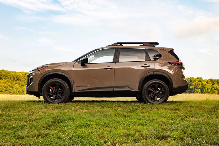 Khi hoạt động, hệ thống có thể đảm nhiệm việc tăng tốc, đánh lái và phanh. Xe còn được trang bị hệ thống giám sát quan sát xung quanh đẹp hơn với khả năng xoay 3D, do đó sẽ giúp việc điều khiển xe trong không gian chật hẹp trở nên dễ dàng hơn.