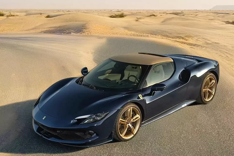 Dành riêng cho UAE là chiếc 296 GTB với lớp sơn phủ Pearlescent White, và giống như những chiếc khác, nó sử dụng một bộ vành xe màu vàng và có một dòng chữ độc đáo trên nắp động cơ.