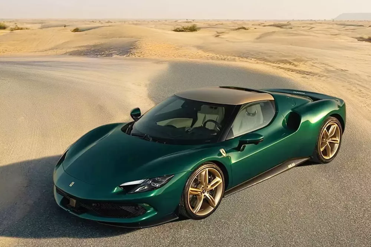 Các siêu xe Ferrari 296 GTB đặc biệt tại UAE đều được trang bị lớp phủ Arabian Golden Sheen (hay còn gọi là đồng) tương phản với nhiều màu thân xe khác nhau. Có lẽ chiếc hấp dẫn nhất trong số đó là chiếc mang màu xanh Metallic Green được chế tạo cho Saudi Arabia.