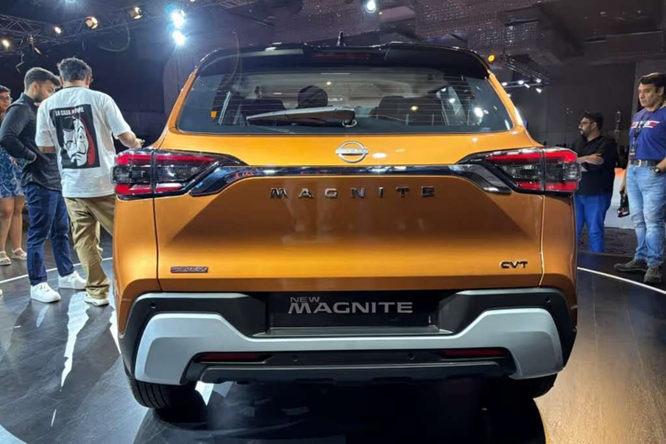 Còn lại, Nissan Magnite 2024 vẫn được trang bị: cụm đồng hồ kỹ thuật số 7 inch và màn hình thông tin giải trí 8 inch hỗ trợ Wireless Android Auto và Apple CarPlay. Tùy thuộc vào phiên bản, Magnite có thể được trang bị hệ thống âm thanh Arkamys, camera 360 độ.