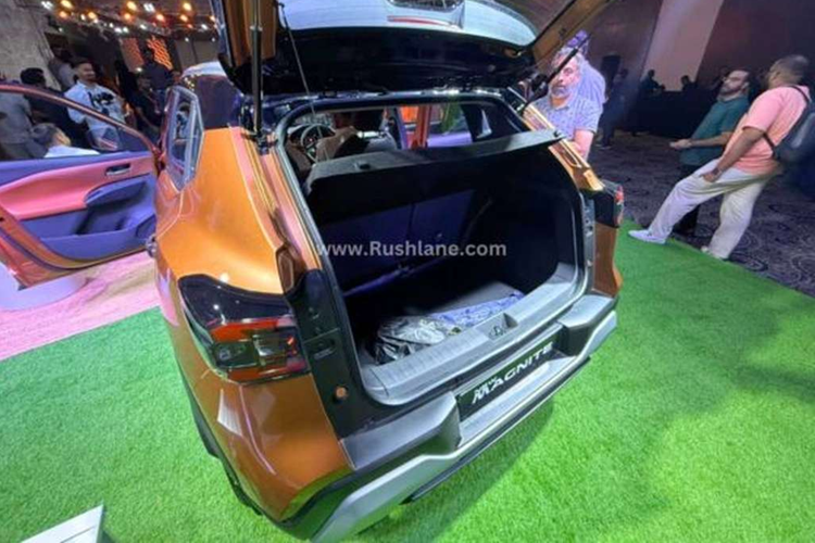 Nissan cũng đã sử dụng rộng rãi vật liệu giả da trên vô lăng, cần số, các chi tiết trên bảng điều khiển, cửa ra vào và đầu cần phanh cho Magnite 2024.