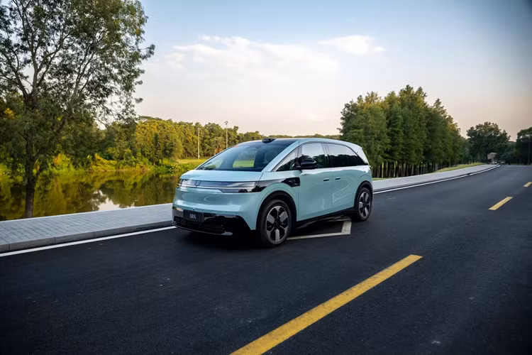 Cung cấp sức mạnh cho xe là hệ thống mô-tơ điện với công suất 416 mã lực, mô-men xoắn 440Nm, dẫn động cầu sau. Xe có 2 mức dung lượng pin là 76 kWh (tầm vận hành 550 km) và 102 kWh (tầm vận hành 700 km) tích hợp công nghệ sạc nhanh.