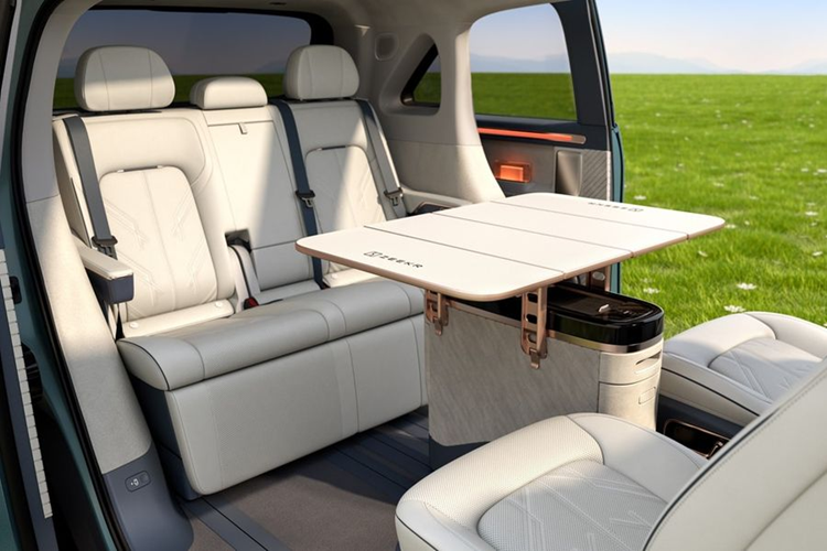 Về công nghê an toàn, Zeekr Mix được trang bị nhiều tính năng ADAS tiên tiến như hệ thống đỗ xe tự động, Cruise Control thích ứng, cảnh báo điểm mù, camera toàn cảnh, hỗ trợ tự lái tốc độ cao và cảm biến Lidar.