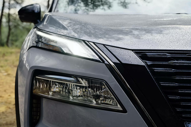 X-Trail N-Trek 2024 tại Australia được thiết kế dựa trên cấu hình ST-L nên sở hữu đầy đủ các trang bị nội thất cao cấp như bảng đồng hồ kỹ thuật số, màn hình cảm ứng trung tâm 12,3 inch, màn hình hiển thị thông tin trên kính lái (HUD) 8 inch và gói công nghệ an toàn chủ động ProPilot.