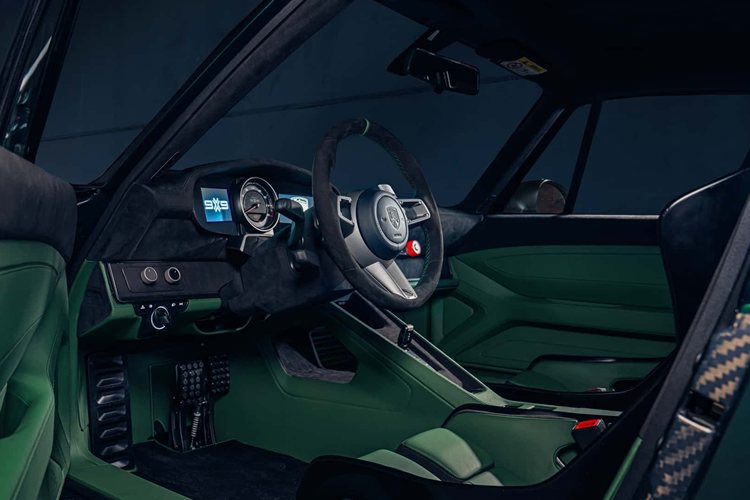 Kalmar 9×9 là hypercar cổ điển với diện mạo của 959, việc trang bị khối động cơ sáu xi-lanh phẳng tăng áp công suất 930 mã lực ở phía sau sẽ đem đến cảm giác hiệu năng ấn tượng của chiếc xe độ. Động cơ 3.8 lít của xe truyền sức mạnh tới cả bốn bánh thông qua hộp số ly hợp kép.