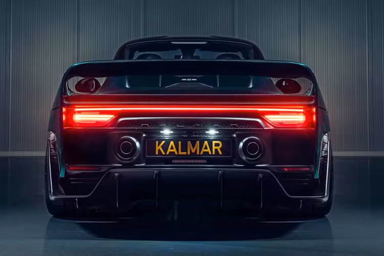 Xe cũng được trang bị hệ thống kiểm soát độ ổn định và lực kéo cũng để hoàn thiện trải nghiệm cho người lái. Kalmar Automotive hiện không đề cập đến giá cả hoặc kế hoạch sản xuất nhưng hiện tại thương hiệu đã công bố về kế hoạch sẽ bắt đầu giao xe cho khách hàng vào tháng 7/2025.