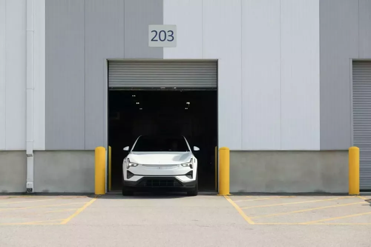 Được gọi là Polestar 3 bản Long Range Single Motor, phiên bản mới nhất của chiếc crossover điện có giá khởi điểm là 67.500 đô la (tương đương 1,6 tỷ đồng) trước khi tính phí vận chuyển là 1.400 đô la.