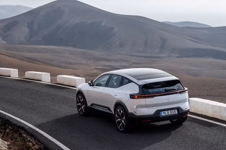 Giá xe SUV điện Polestar 3 Long Range Single Motor tại Đức bắt đầu từ 79.890 euro trong khi người Anh sẽ phải trả 69.900 bảng Anh.