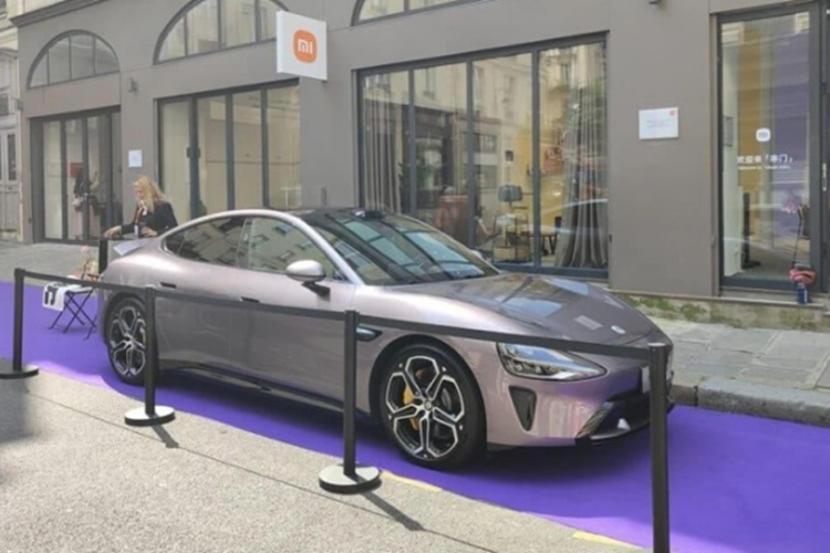 Tuy nhiên, hãng công nghệ Trung Quốc đã phủ nhận việc Xiaomi SU7 bán ở châu Âu. CEO Lei Jun cho biết, hãng chưa có dự định xuất khẩu ô tô điện trong tương lai gần: “Xiaomi đang nhắm đến top 5 thế giới, vì vậy hãng sẽ toàn cầu hóa khi thời điểm thích hợp.”