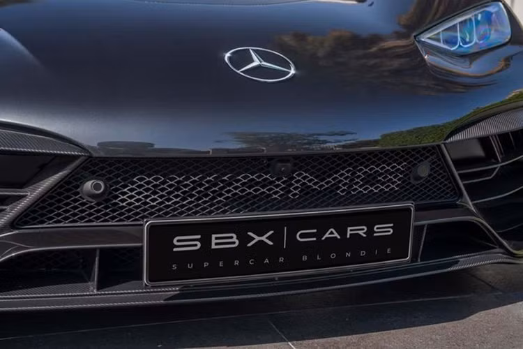 Đơn vị đấu giá cũng cho biết chiếc siêu xe Mercedes-AMG One “siêu lướt” này có ngoại hình còn rất mới vì mới chỉ lăn bánh được 88 km.