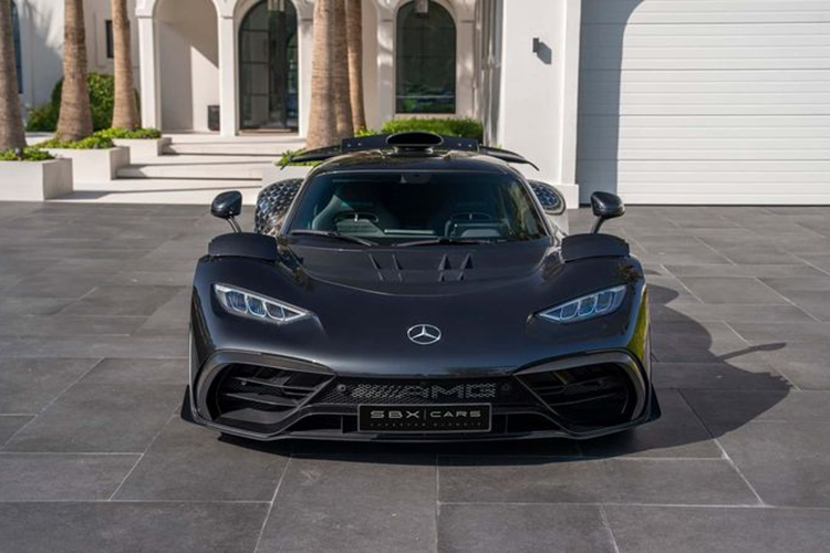 Theo SBX Cars, tính đến ngày 12/4, chiếc Mercedes-AMG One được trả cao nhất là 128.000 USD. Tuy nhiên, con số này chắc chắn sẽ tăng lên nhanh chóng trước khi được chốt mức giá cuối cùng vào ngày 25/4.