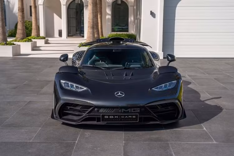 Theo SBX Cars, tính đến ngày 12/4, chiếc Mercedes-AMG One được trả cao nhất là 128.000 USD. Tuy nhiên, con số này chắc chắn sẽ tăng lên nhanh chóng trước khi được chốt mức giá cuối cùng vào ngày 25/4.