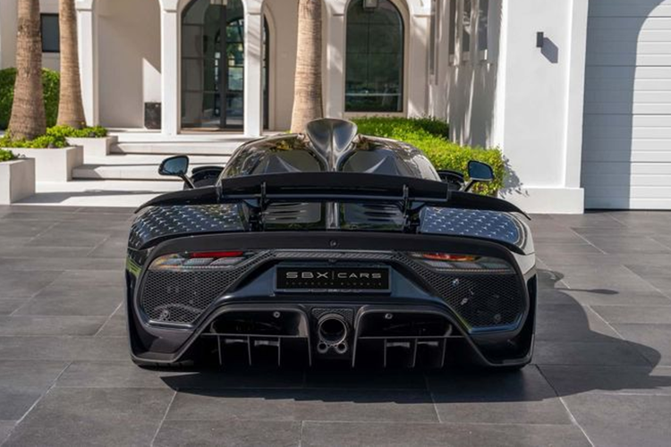 Hệ thống dẫn động 4 bánh AMG Performance 4MATIC+ có khả năng biến thiên độc lập từng bánh theo điều kiện mặt đường.