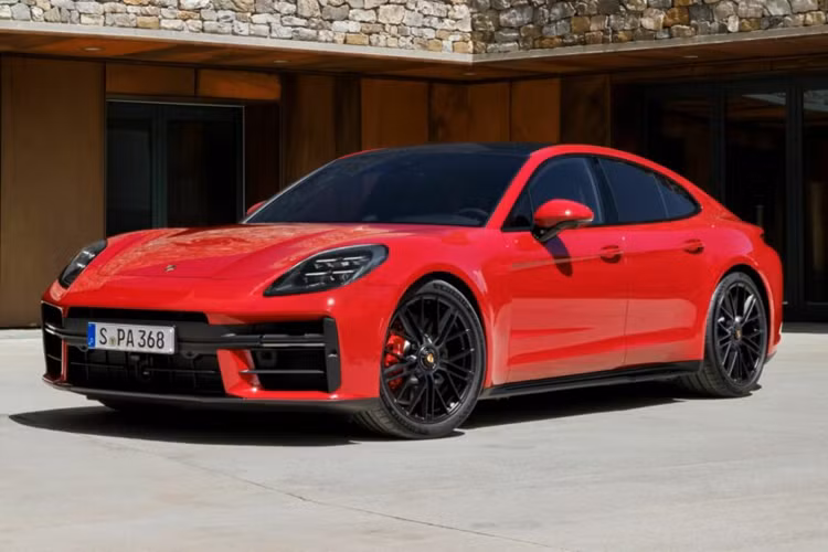 Tuy nhiên, mẫu xe Porsche Panamera GTS thể thao này có công suất mạnh hơn 20 mã lực so với GTS trước đó. Theo Porsche, Panamera GTS mới có khả năng tăng tốc từ 0-100 km/h trong 3,6 giây (Nhanh hơn -0,1 giây so với trước đây) và xe có khả năng đạt tốc độ tối đa lên tới 303 km/h.