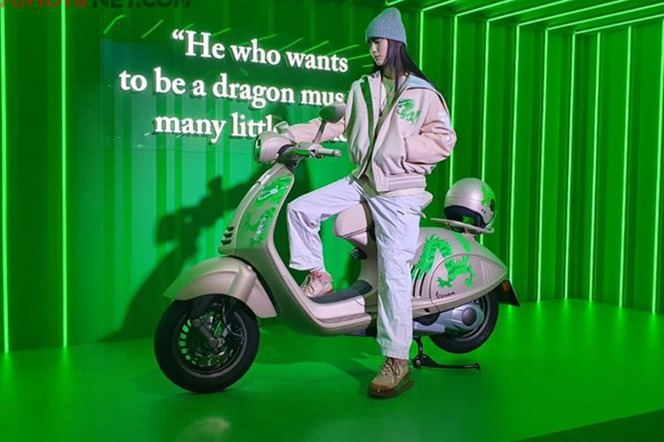 Sự kiện ra mắt Vespa 946 Dragon bản giới hạn quy tụ rất nhiều nghệ sĩ nổi tiếng từ khắp châu Á và các nhân vật có sức ảnh hưởng trong lĩnh vực thời trang và phong cách sống.