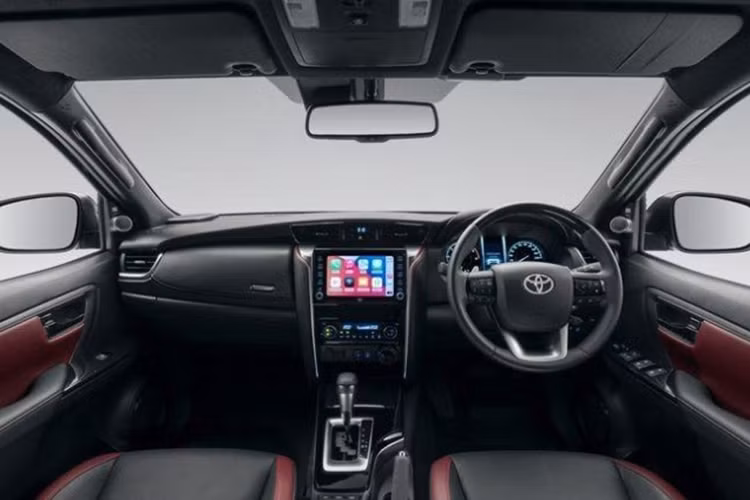 Ngoài ra, cụm pin 48V này còn cung cấp điện cho hệ thống 12V của xe thông qua bộ chuyển đổi DC/DC. Trong quá trình phanh, cụm pin sẽ được sạc lại. Điều này không chỉ tái tạo năng lượng mà còn cải thiện hiệu suất phanh.