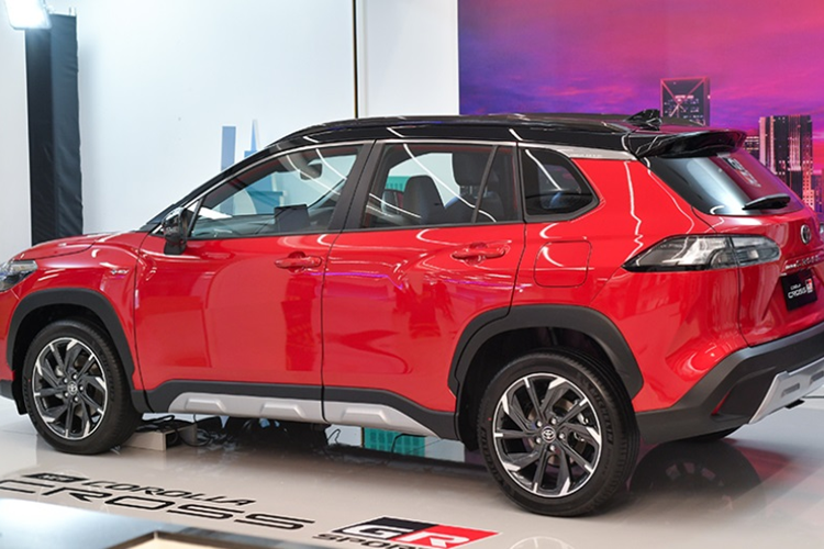 Mức giá xe Toyota Corolla Cross HEV 2025 hiện chưa công ố chính thức. Tuy nhiên, sau khi ra mắt tại Thái Lan, khả năng phiên bản nâng cấp này cũng sẽ sớm có mặt tại Việt Nam.