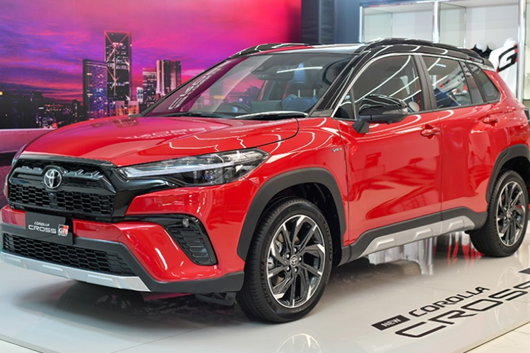 Thứ nhất là bản tiêu chuẩn được trang bị động cơ 1.8L xăng cho công suất 140 mã lực và mô men xoắn 177 Nm. Động cơ đi kèm hộp số CVT-i và dẫn động cầu trước. Thứ hai là hệ truyền động hybrid cao cấp với sự kết hợp của động cơ 1.8L với mô-tơ điện cho tổng công suất lên đến 122 mã lực.