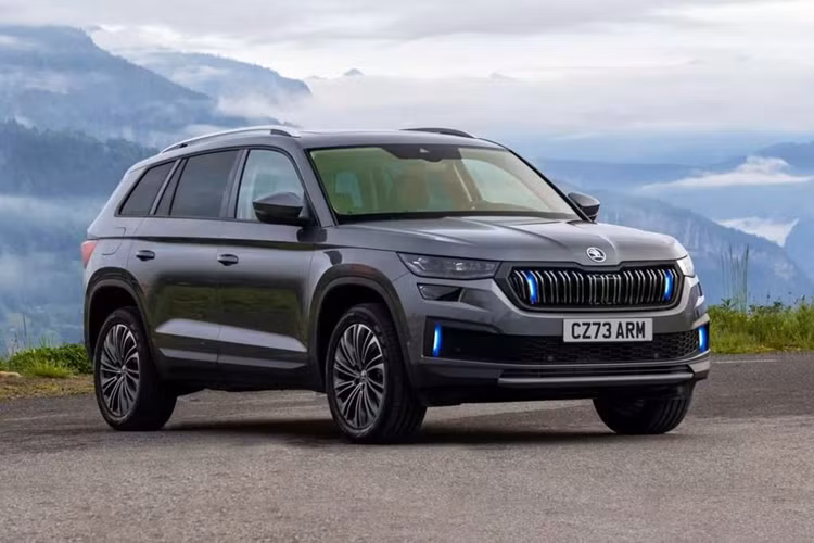 Theo Carscoops, Skoda vừa cho ra mắt phiên bản bọc thép của mẫu Kodiaq thế hệ đầu tiên. Mẫu xe SUV Skoda Kodiaq chống đạn này được Skoda UK phát triển dưới sự hợp tác của các chuyên gia an ninh UTAC Special Vehicles.