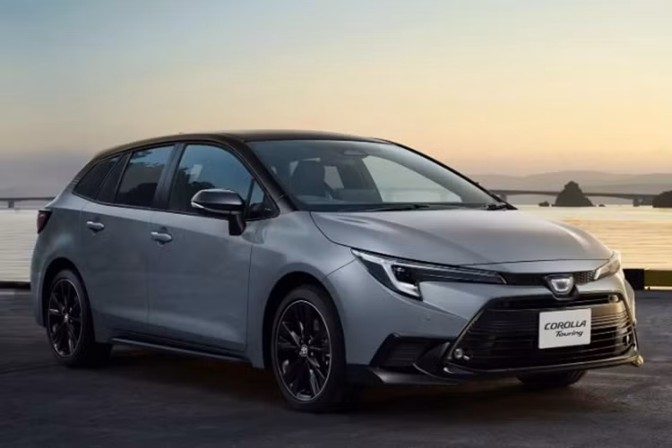 Theo đó, Toyota Corolla Active Sport 2024 mới sẽ được phân phối với 3 cấu hình thân xe là sedan, station wagon (Touring) và hatchback (Sport).