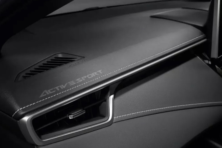 Về sức mạnh, xe vẫn giữ nguyên trang bị hệ truyền động hybrid 1.8 lít ở phiên bản 2WD và AWD (E-Four). Đối với các mẫu xe dẫn động cầu trước, xe sẽ được thiết lập hệ thống treo mới và hệ thống lái được tối ưu hóa để mang lại trải nghiệm lái thú vị hơn.