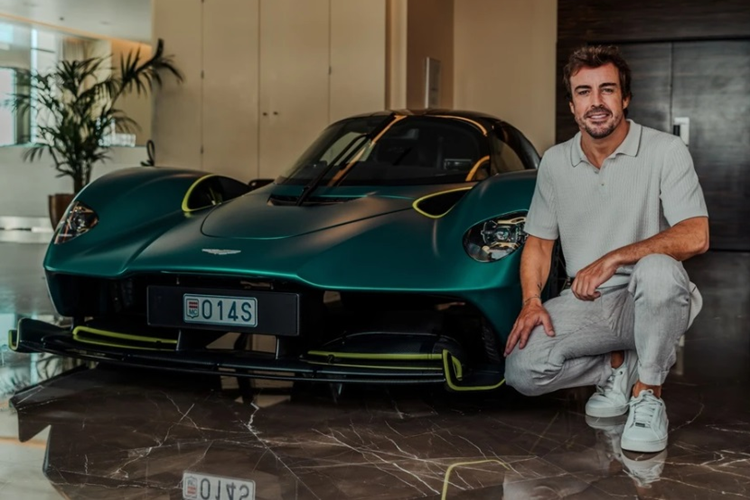 Được biết, Aston Martin chỉ sản xuất tổng cộng 260 chiếc Valkyrie. Trong đó, 150 siêu xe Aston Martin Valkyrie thuộc phiên bản coupe, 85 chiếc mui trần và 25 chiếc Valkyrie AMR Pro.