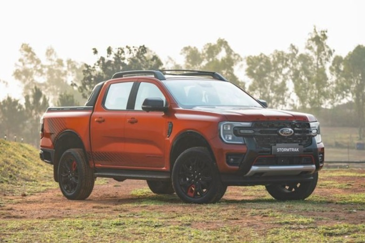 Trước đó, vào cuối tháng 2, trang facebook chính thức của Ford Việt Nam cũng từng đăng tải hình ảnh xác nhận phiên bản Ranger Stormtrak sắp được ra mắt thị trường xe trong nước.