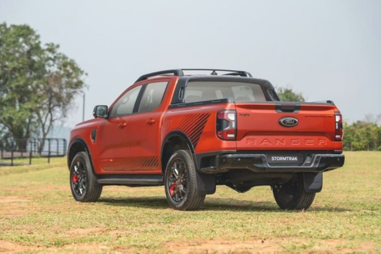 Hệ thống phanh khẩn cấp tự động, có thể phát hiện người đi bộ, hệ thống cảnh báo tiền va chạm, cảnh báo lệch làn đường, hệ thống cảnh báo điểm mù, cảnh báo phương tiện cắt ngang khi lùi...