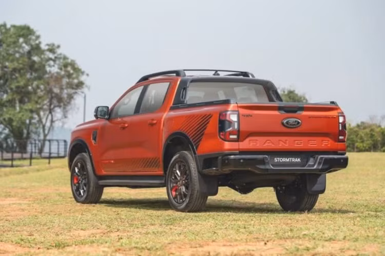 Hệ thống phanh khẩn cấp tự động, có thể phát hiện người đi bộ, hệ thống cảnh báo tiền va chạm, cảnh báo lệch làn đường, hệ thống cảnh báo điểm mù, cảnh báo phương tiện cắt ngang khi lùi...