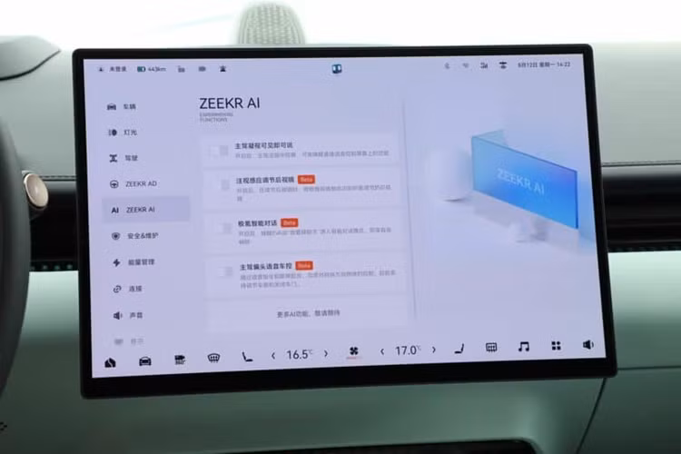Với sự trợ giúp của hơn 30 cảm biến, Zeekr 007 có thể quản lý 30 loại giao lộ phức tạp với tỷ lệ đỗ hơn 95 phần trăm. Hệ thống giới thiệu 1000 kịch bản giao thông mới và độ chính xác của nhận thức đã được cải thiện hơn 120%.