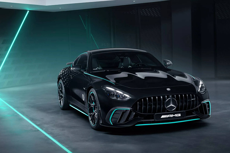 Mercedes-AMG GT Motorsport Collectors Edition bản đặc biệt được thiết kế với sự kết hợp giữa tinh thần đua xe thể thao, hiệu năng hàng đầu và sự sang trọng vượt trội của nhãn hiệu Đức, với số lượng chỉ 200 chiếc.