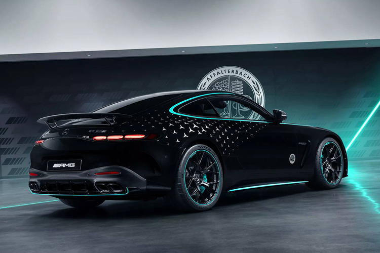 Phiên bản đặc biệt được tạo ra nhằm tri ân thành tích đứng hạng nhì của đội Mercedes ở mùa giải 2023 sau Red Bull. Trong khi đó ở mùa giải Công thức 1 năm 2024 hiện tại, chỉ còn 7 chặng nữa là sẽ kết thúc nhưng đội đua Mercedes-AMG PETRONAS hiện mới chỉ đứng hạng 4 trên bảng tổng sắp – xếp dưới McLaren, Red Bull và Ferrari.