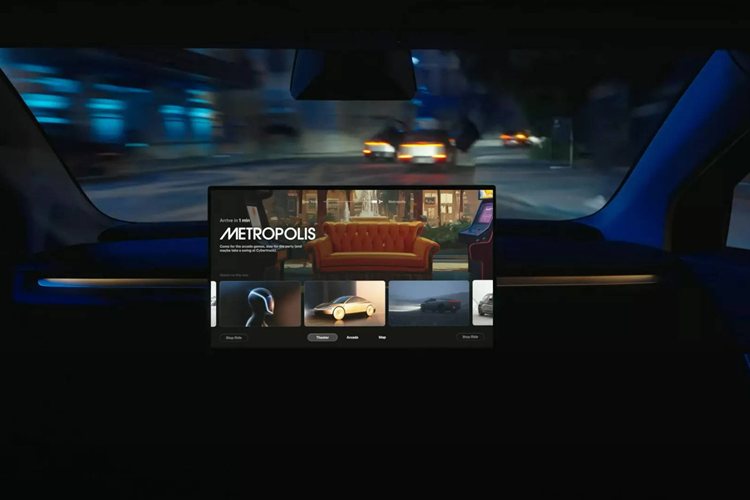 Tại vị trí thường gắn gương hậu trong xe giờ đây là nơi đặt cụm cảm biến và camera quang học để Cybercab quan sát đường đi phía trước. Chiếc robotaxi này cũng được thiết kế hệ thống cảm biến dày đặc quanh thân, giúp ghi nhận thông tin 360 độ về môi trường xung quanh.