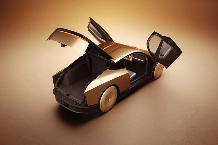 Cybercab sẽ là chiếc xe đầu tiên của Tesla hỗ trợ tính năng sạc cảm ứng, xe chỉ cần đến gần bộ sạc cảm ứng là có thể nạp năng lượng cho pin, không cần phải cắm dây.