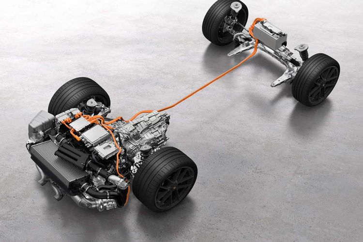 Với cách làm này, thời gian tăng tốc 0-100 km/h của Porsche 911 Carrera GTS thế hệ mới là 2,9 giây, nhanh hơn 0,3 giây so với phiên bản trước, tốc độ tối đa là 312 km/h. Ngoài ra bộ tăng áp còn có thể đảo chiều xoay để sạc cho pin.