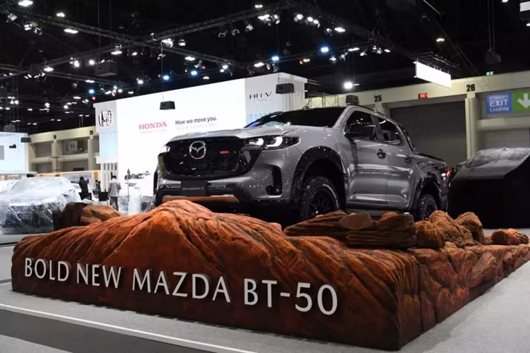 Sau khi ra mắt thị trường Úc vào hồi tháng 10/2024, phiên bản nâng cấp của dòng xe bán tải Mazda BT-50 2025 mới đã nhanh chóng cập bến thị trường Đông Nam Á, cụ thể là Thái Lan.