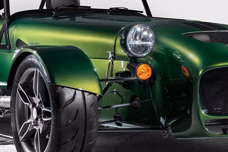 Các mẫu xe Final Edition sẽ được trang bị các sọc rang trí và logo màu đen satin độc đáo kết hợp với các màu ngoại thất cao cấp. 485 CSR sử dụng bộ mâm xe hợp kim Vulcan 15 inch trong khi 485 sử dụng bộ mâm xe hợp kim Apollo đen 13 inch nhỏ hơn.