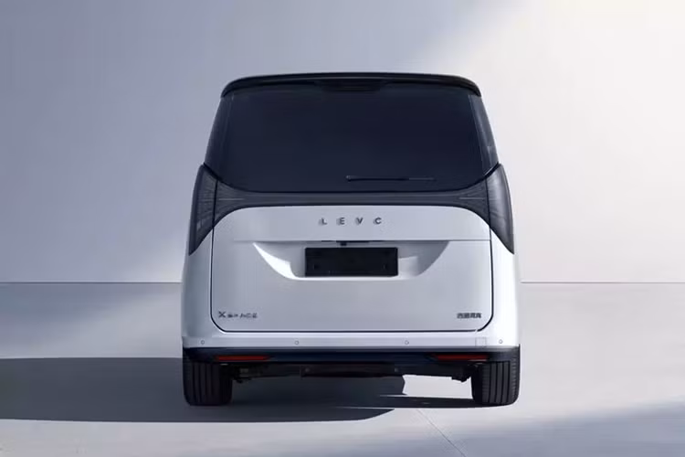 Việc sản xuất hàng loạt MPV điện LEVC L380 đã bắt đầu ở Chiết Giang trong nhà máy LEVC New Energy Automobile Co., Ltd. Nhà máy tương tự cũng sản xuất LEVC TX.