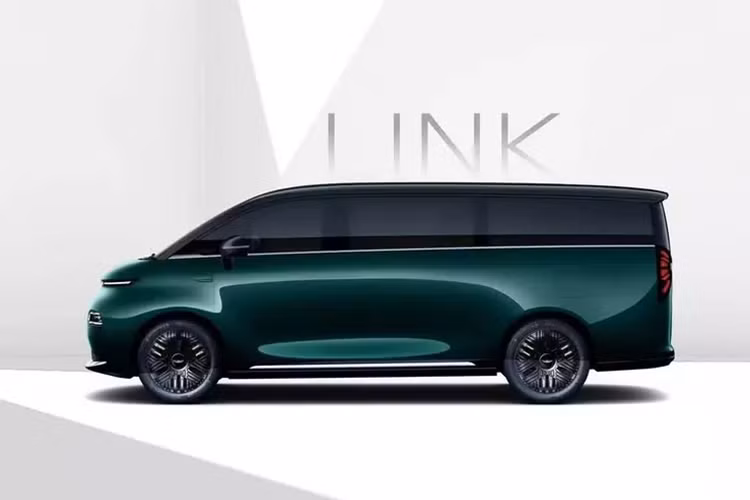 Trong buổi lễ gần đây, LEVC đã tổ chức hội nghị đối tác kinh doanh, và cũng đã trưng bày chiếc LEVC L380 chạy điện được sản xuất hàng loạt đầu tiên với hình vẽ chiếc Airbus A380 ở phía sau. LEVC không tiết lộ thêm bất kỳ thông tin nào về sự kiện này.