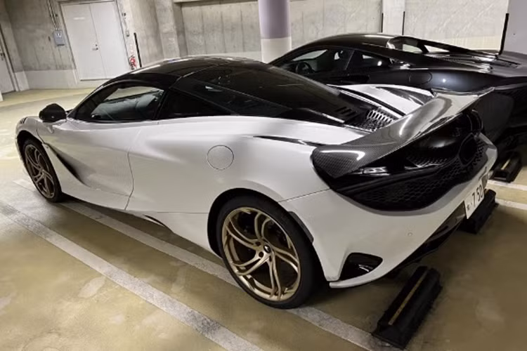 McLaren 750S có khả năng tăng tốc từ 0 – 100 km/h trong 2,8 giây và 0 – 200 km/h trong 7,2 giây (với bản Spider là 7,3 giây). Khả năng tăng tốc khi vào số được cải thiện bằng cách tối ưu hóa hộp số truyền động và phương thức kiểm soát chế độ kick down được cải tiến.