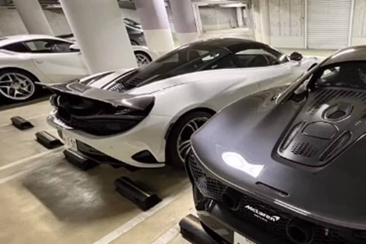 Xe được nâng cấp hệ thống treo thông minh Proactive Chassis Control III với tùy chỉnh độ cứng lò xo mới, 3 chế độ lái Comfort, Sport và Track. Tại thị trường Việt Nam, McLaren 750S và 750S Spider được phân phối chính hãng với giá lần lượt từ 19,9 tỷ đồng và 20,9 tỷ đồng.