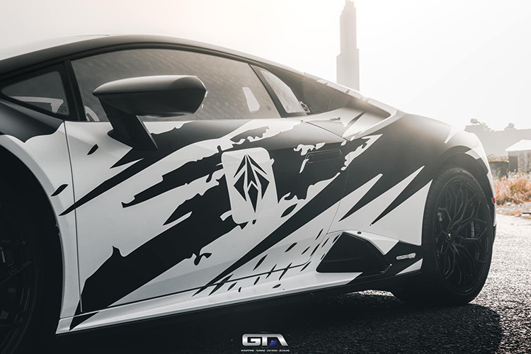 Hệ thống ống xả của Capristo được làm bằng thép không rỉ, chịu được nhiệt độ cao, phát ra âm thanh mạnh hơn xe nguyên bản, đồng thời giúp siêu xe tăng công suất thêm vài chục mã lực.