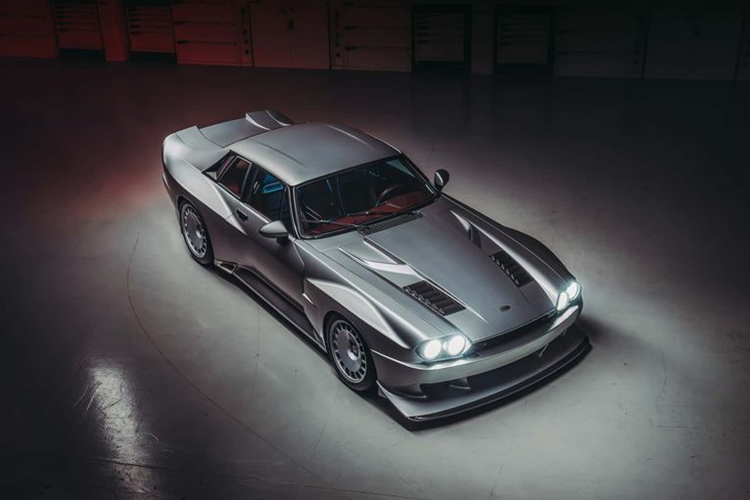 Jaguar đã chính thức khép lại một chương lịch sử, từ bỏ động cơ đốt trong để chuyển sang xe điện siêu sang. Nhưng nếu bạn yêu thích thời kỳ hoàng kim của dòng xe XJS với biểu tượng "chú báo nhảy", bạn sẽ rất vui khi biết TWR đang mang chiếc grand tourer Jaguar XJS huyền thoại trở lại.