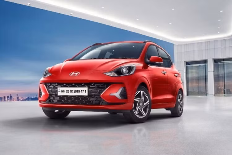 Trang bị vận hành của Hyundai i10 nhiều khả năng sẽ không có sự thay đổi. Tại Việt Nam, mẫu xe cỡ nhỏ này được lắp động cơ Kappa 1,2 lít công suất 83 mã lực và mô-men xoắn cực đại 114 Nm, hộp số tự động 4 cấp hoặc số sàn 5 cấp.