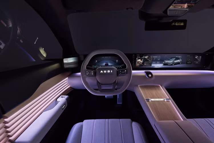 Phía sau vô-lăng là dải màn hình chạy hết chiều dài từ cột A bên này sang cột A bên kia, có độ phân giải 4K và đảm nhận nhiều chức năng cùng lúc: vừa là cụm đồng hồ, hệ thống thông tin giải trí và gương chiếu hậu kỹ thuật số.